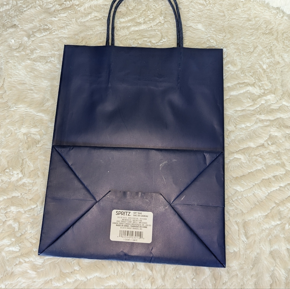 ❤ Birthday Gift Bags | Celebration Party Gift | Paper Gift Bag | Hallmark - Picture 6 of 16